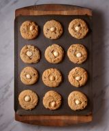 Macadamia and Chocolate Chips Cookie